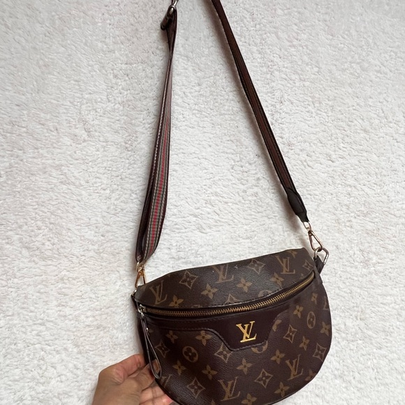 Louis Vuitton Red and Black Striped Interior - Picture 2 of 8